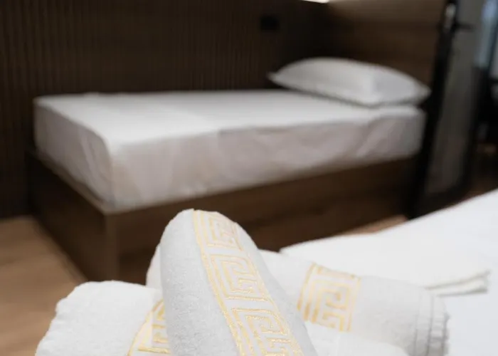 Noir Heaven - Sweet Escape * Tirana