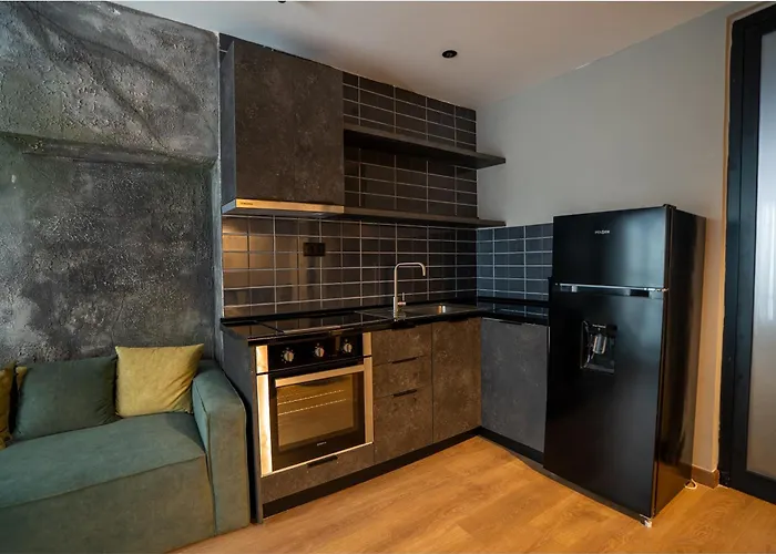 Noir Heaven - Sweet Escape * Tirana