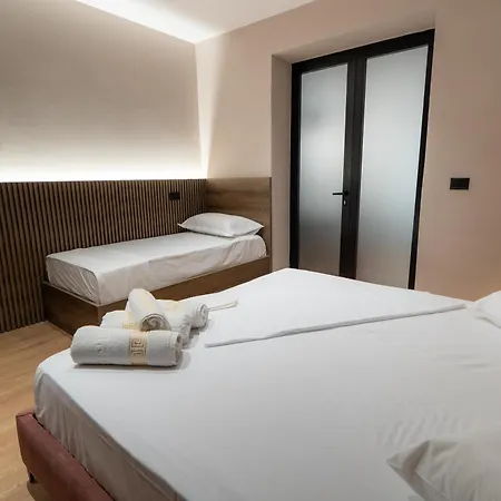 Noir Heaven - Sweet Escape Apartament
