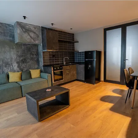 Noir Heaven - Sweet Escape Apartament